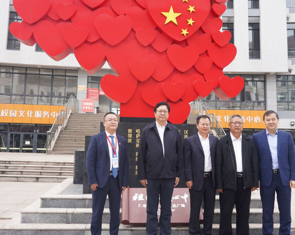 罗振华莅临仁寿二职中调研民族团结相关工作